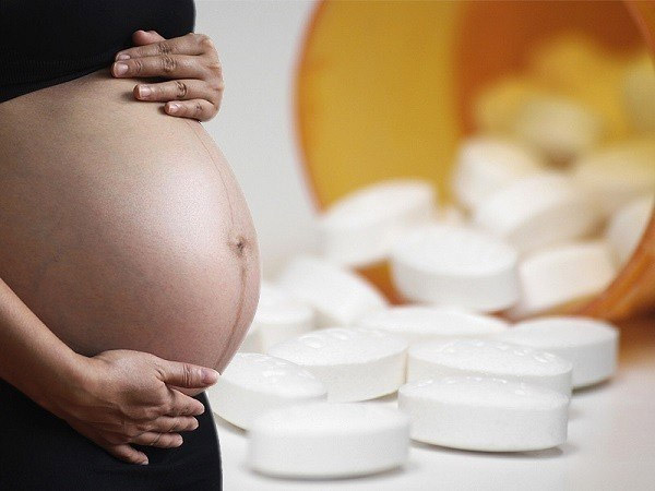 Phụ nữ mang thai cần cân nhắc kỹ lưỡng trước khi sử dụng thuốc 